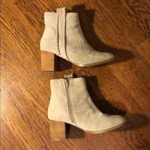 Coconuts by Matisse grey suede ankle booties